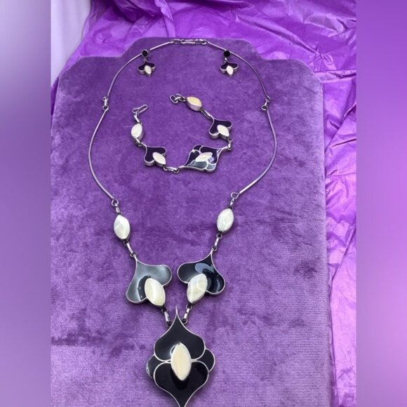 Vintage Alpaca silver Black Onyx and Mother of Pearl Jewelry Set - Picture 1 of 6